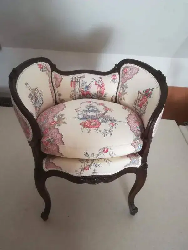 fauteuil genre ancien en tapisserie