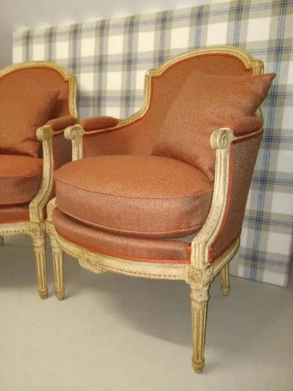 fauteuil orange gros coussin